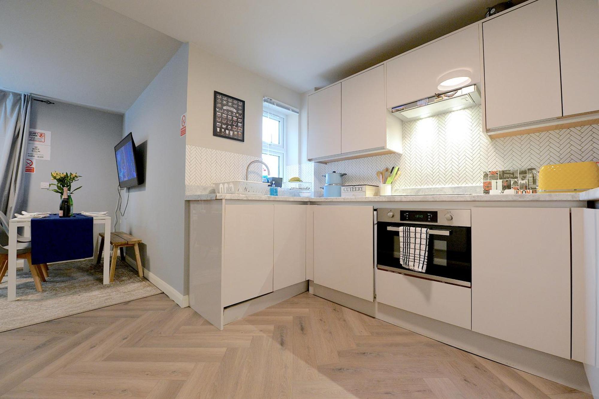 2 Bedroom Flat In Wood Green Piccadilly Line Londres Exterior foto